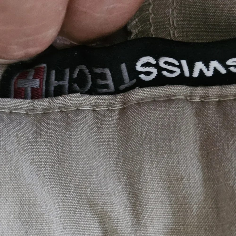 Swiss Tech Men's Active Wear Short Pants Size 36.